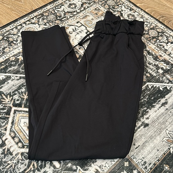 Lululemon stretch hip high rise jogger - Picture 2 of 4